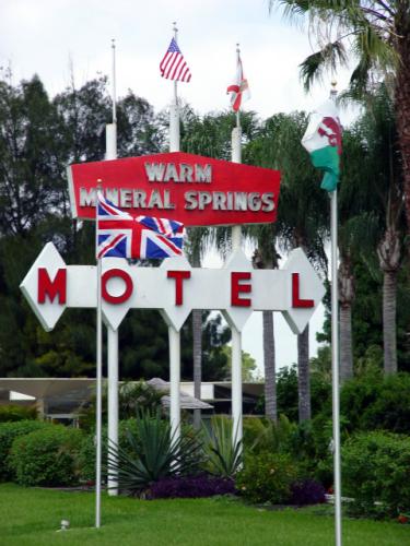 Warm Mineral Springs Florida: Old-Fashioned Sign at Motel on Round America 50-State Trip 2003. Day 10. 