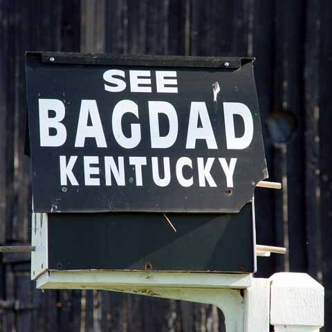 trip 2003 05 29 KY Bagdad See Bagdad Kentucky bird house 640 480x480 - Round America